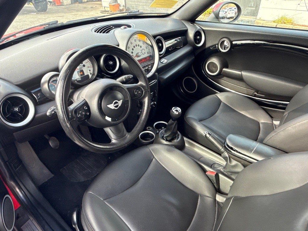 2013 MINI Cooper Image 11