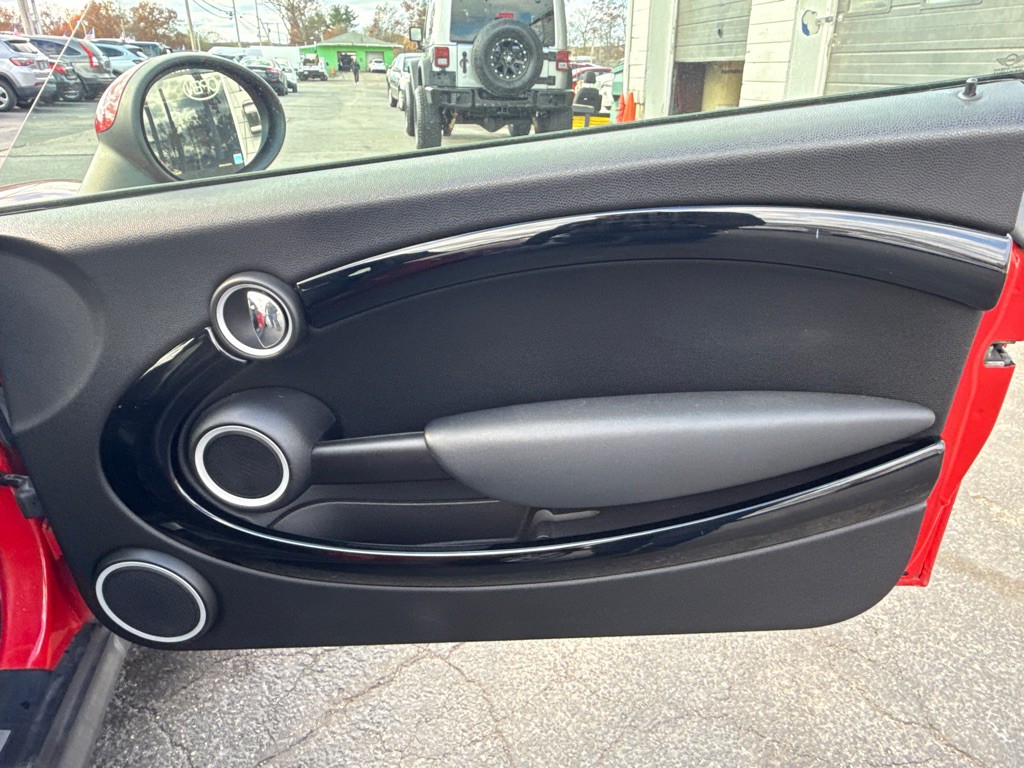 2013 MINI Cooper Image 14