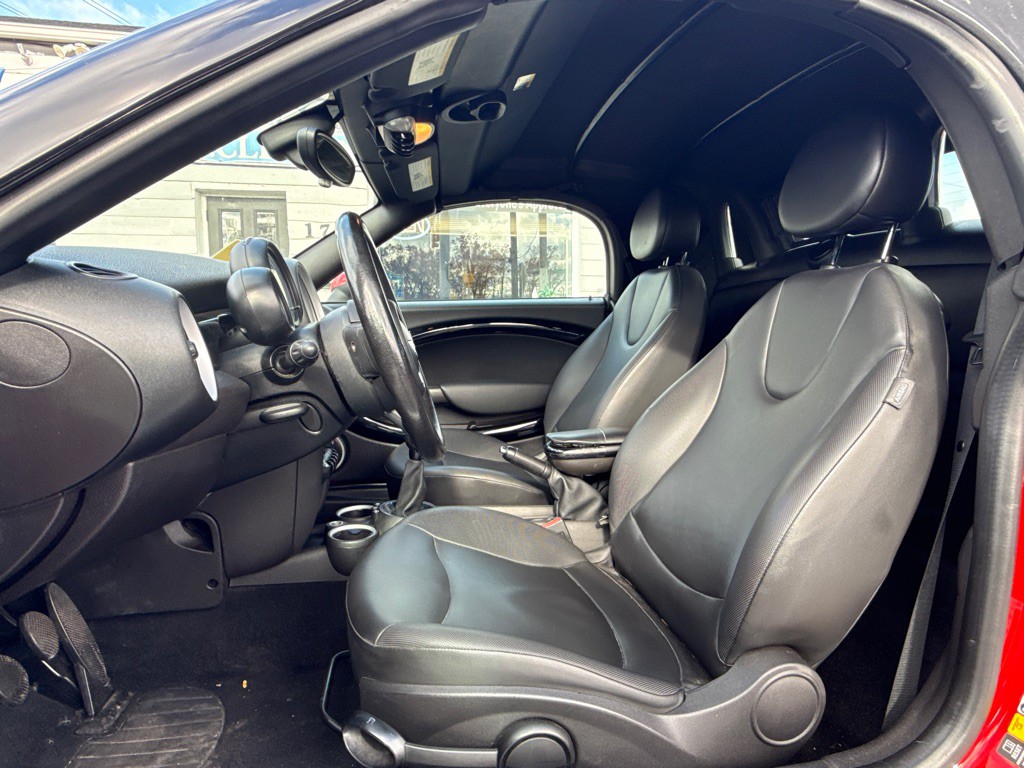 2013 MINI Cooper Image 17