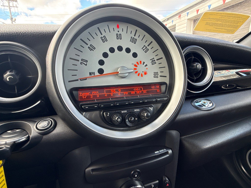 2013 MINI Cooper Image 19