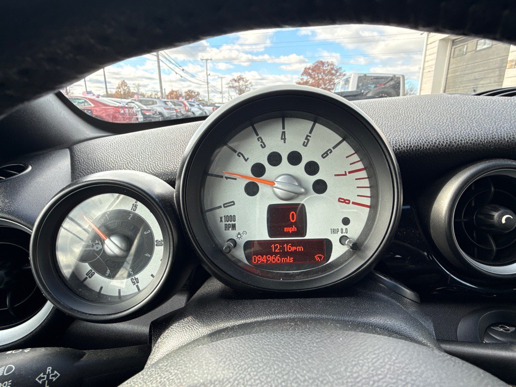 2013 MINI Cooper Image 20