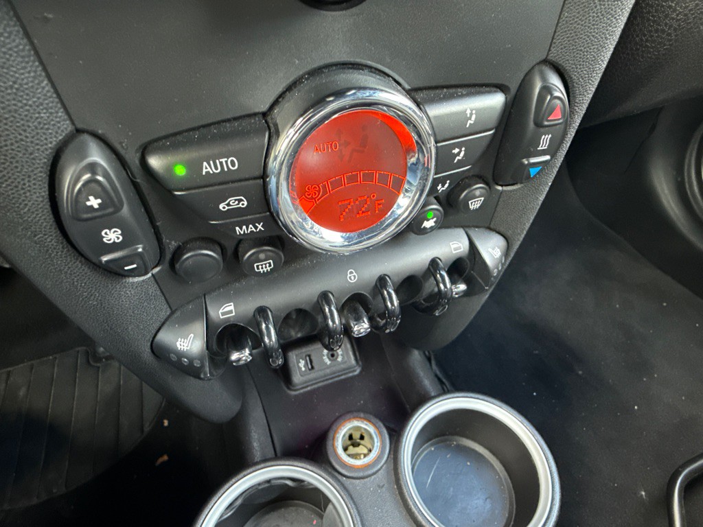 2013 MINI Cooper Image 21