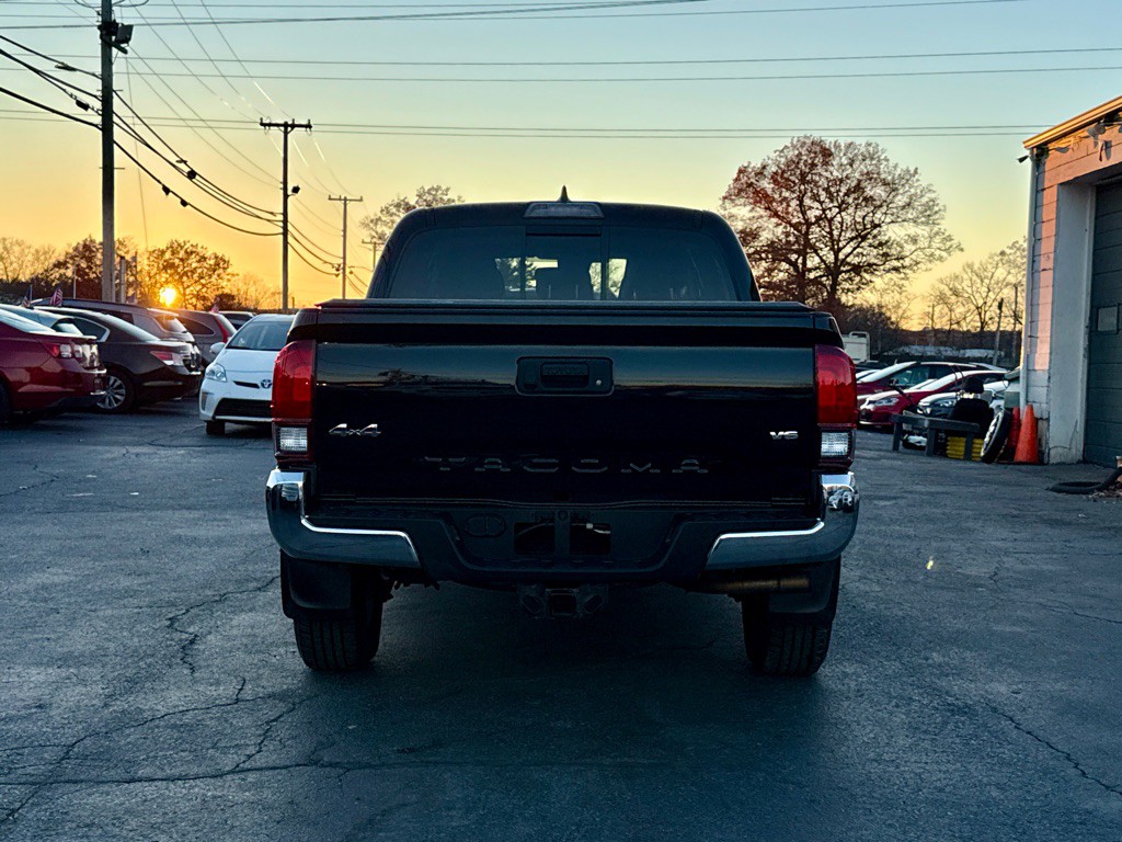 2018 Toyota Tacoma Image 4