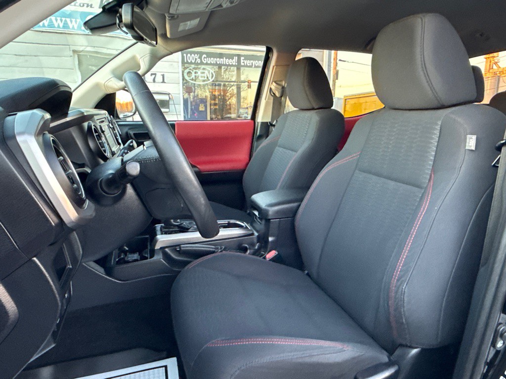 2018 Toyota Tacoma Image 12