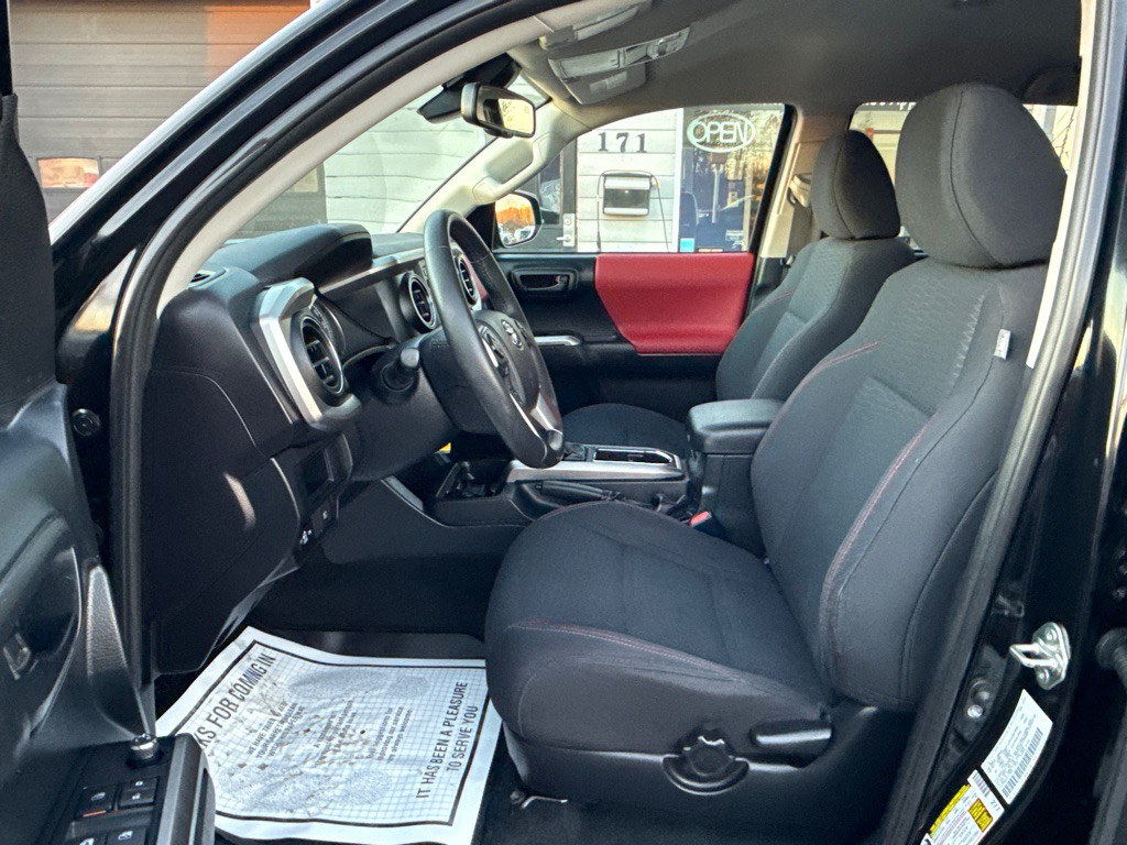 2018 Toyota Tacoma Image 14