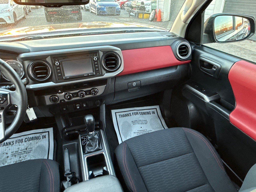 2018 Toyota Tacoma Image 16
