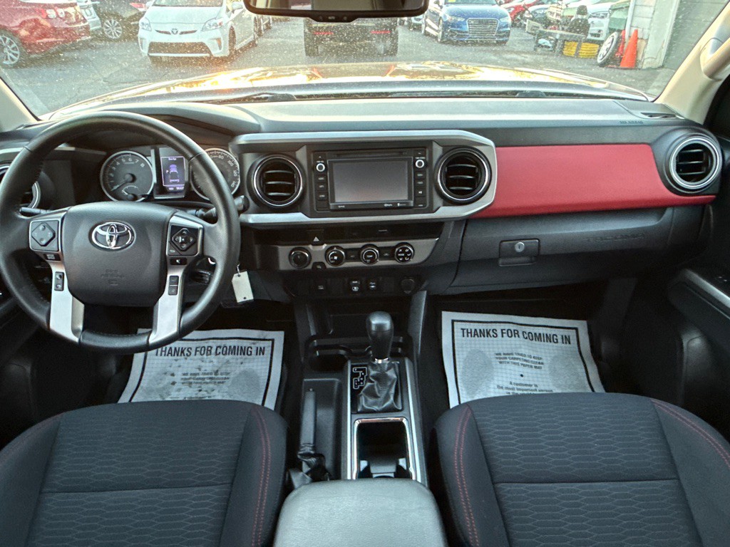 2018 Toyota Tacoma Image 17