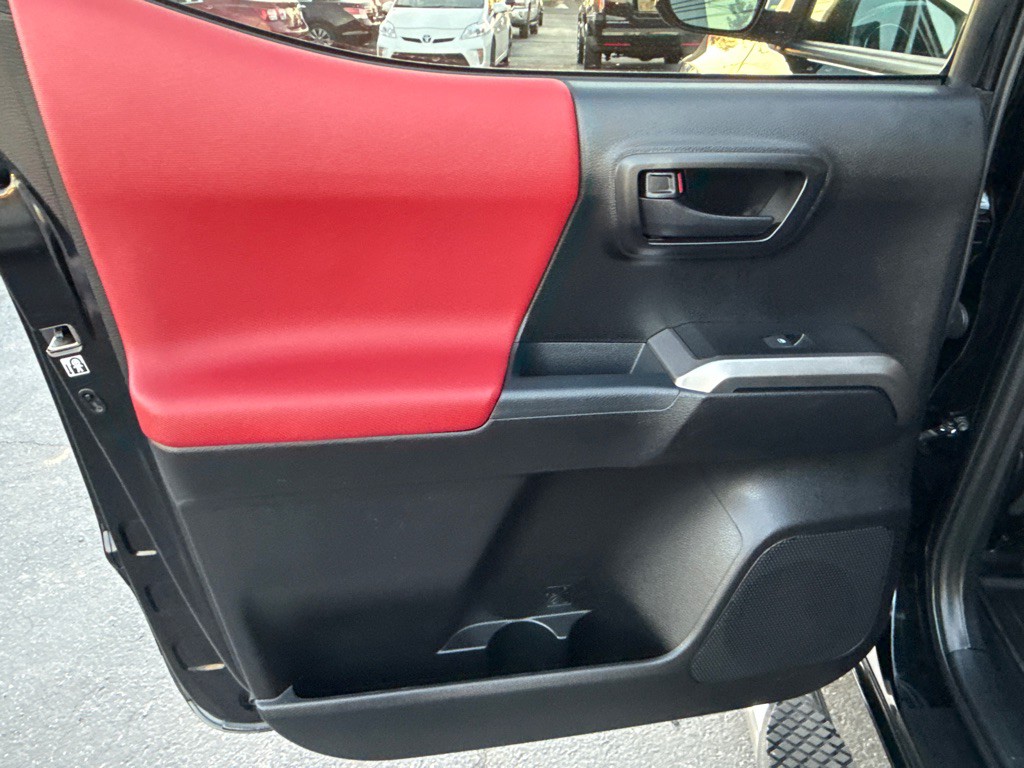 2018 Toyota Tacoma Image 18