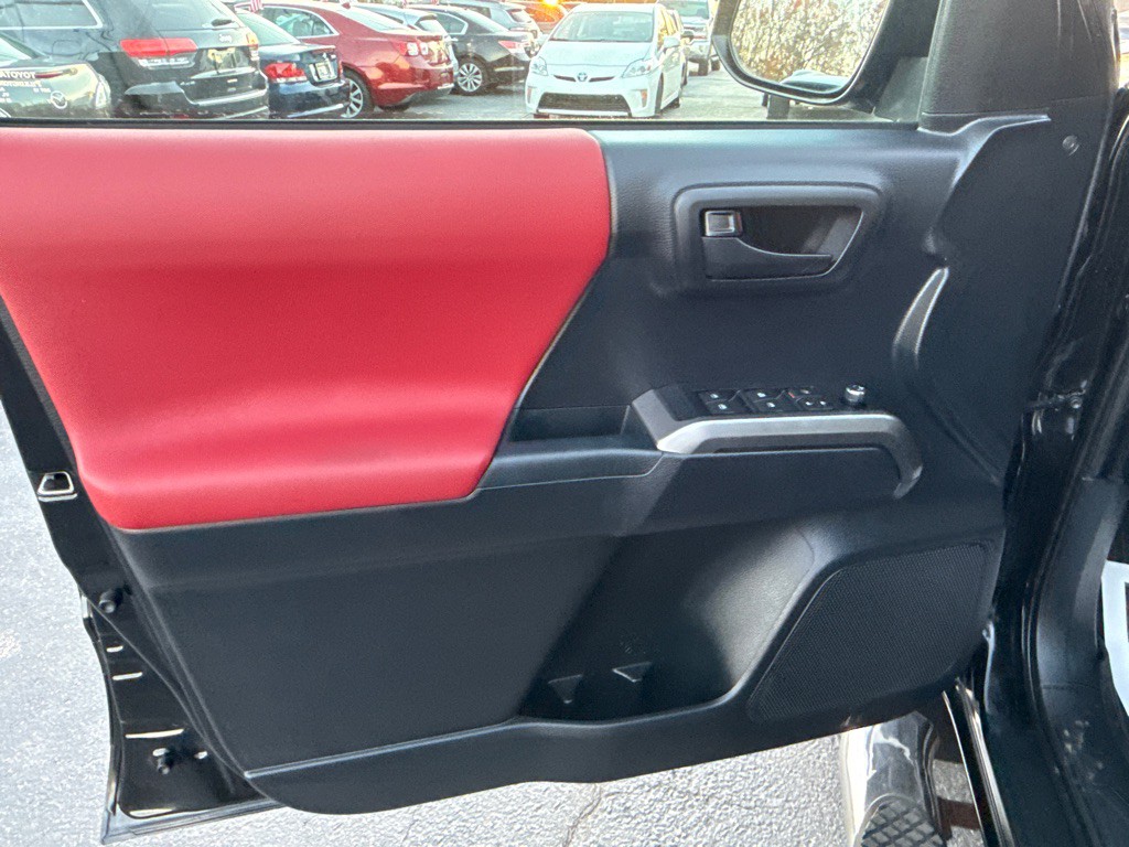 2018 Toyota Tacoma Image 19