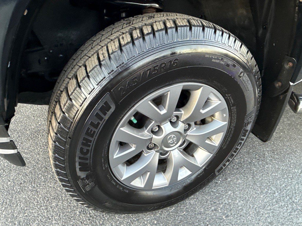 2018 Toyota Tacoma Image 34