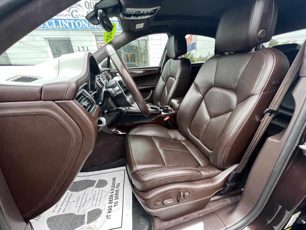 2017 Porsche Macan Image 11