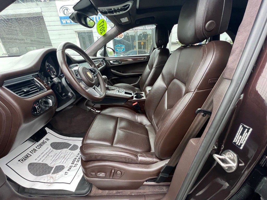 2017 Porsche Macan Image 12