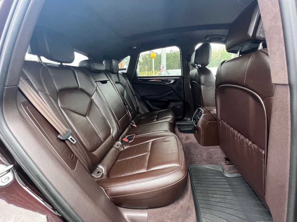 2017 Porsche Macan Image 15