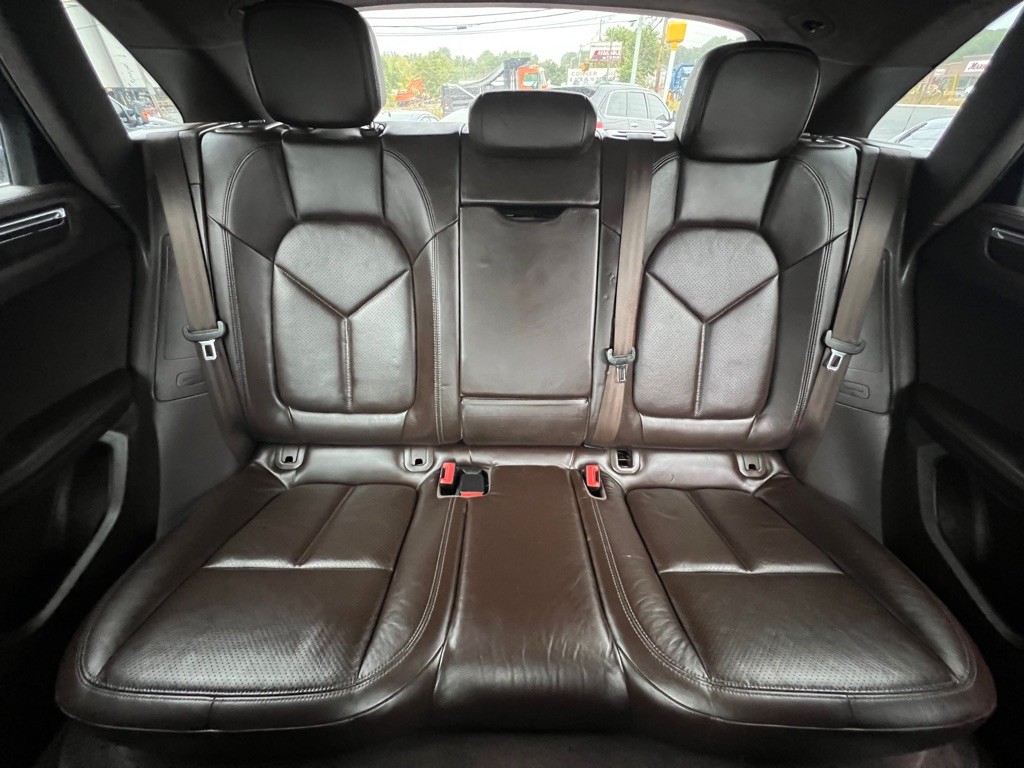 2017 Porsche Macan Image 17