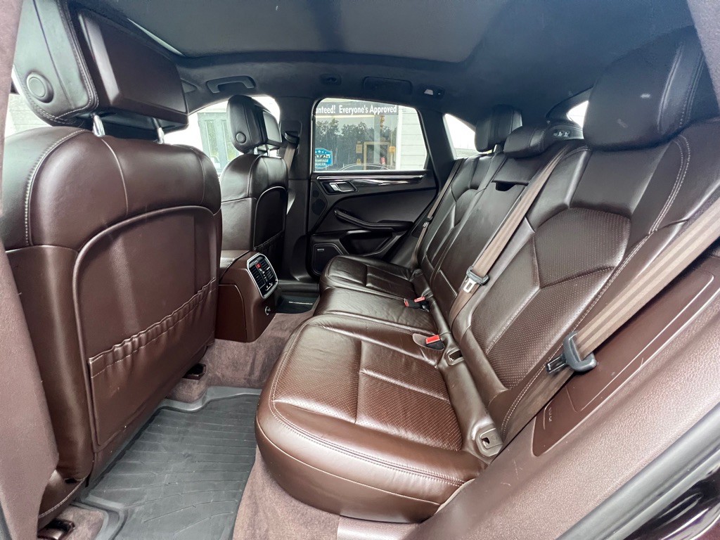 2017 Porsche Macan Image 19