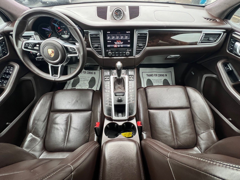 2017 Porsche Macan Image 21