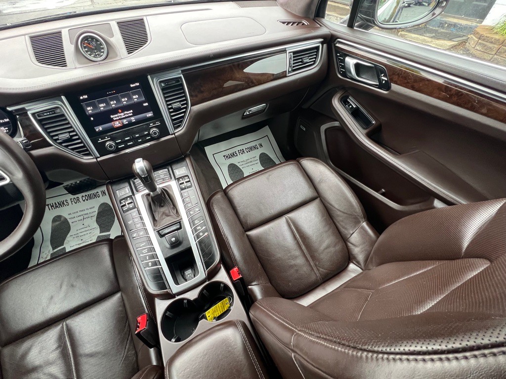 2017 Porsche Macan Image 22