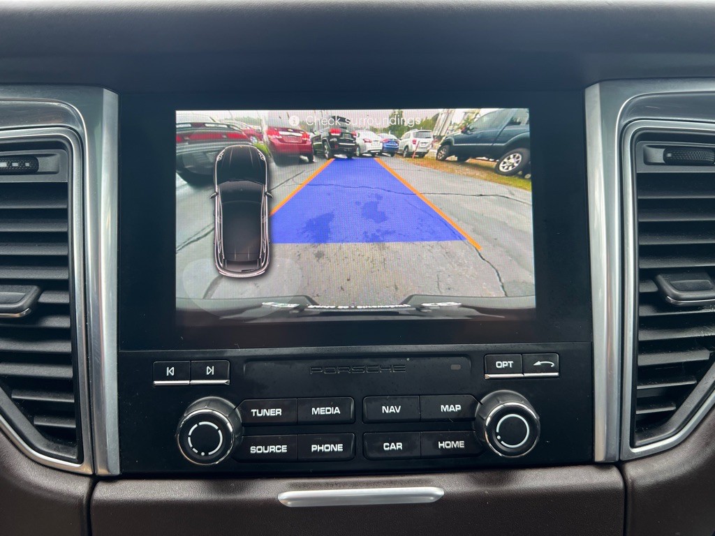 2017 Porsche Macan Image 23