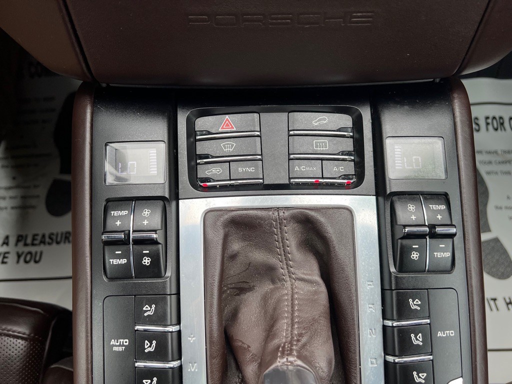 2017 Porsche Macan Image 26