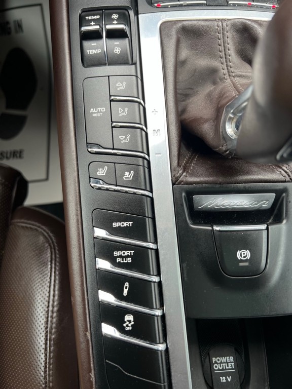 2017 Porsche Macan Image 29