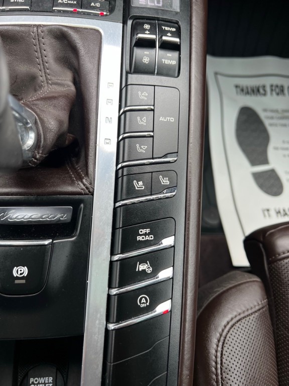 2017 Porsche Macan Image 30