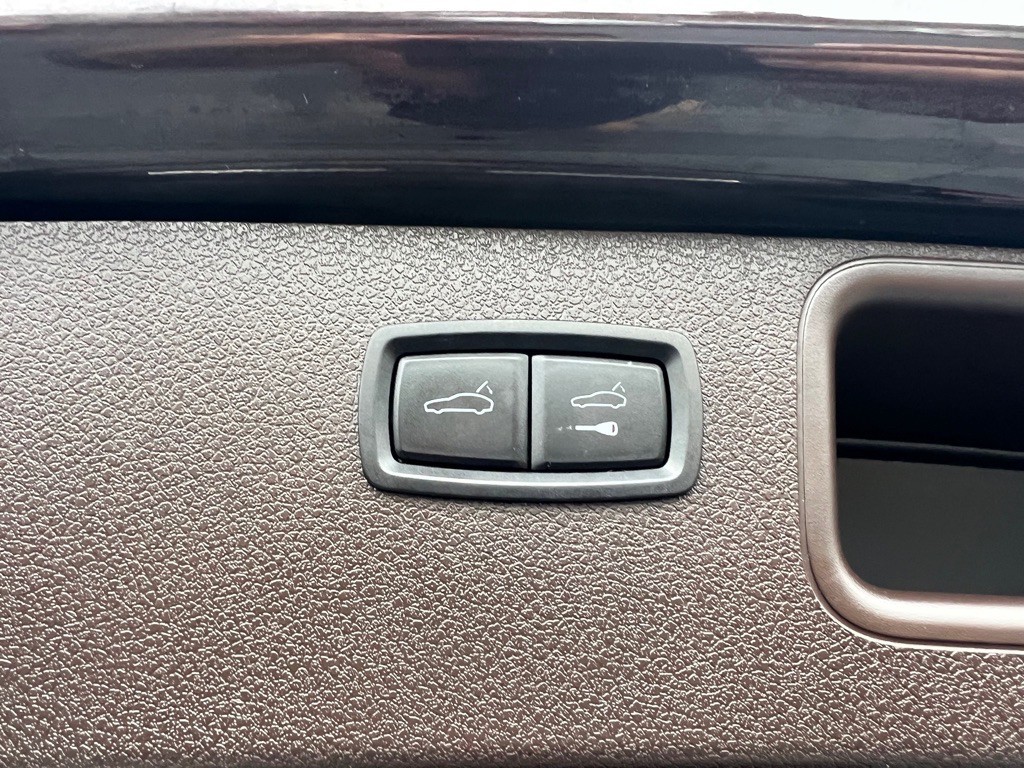 2017 Porsche Macan Image 31