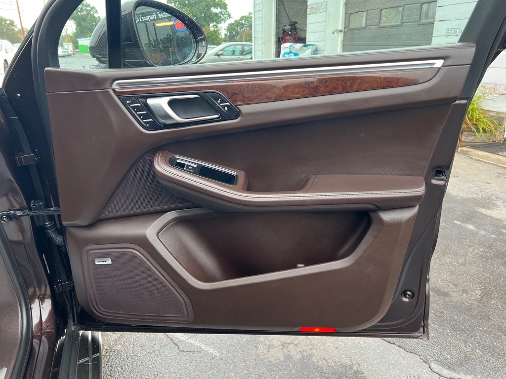 2017 Porsche Macan Image 33