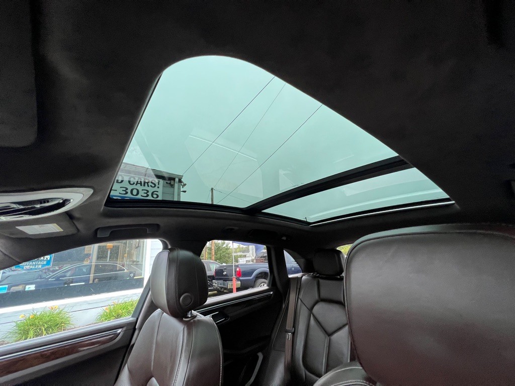 2017 Porsche Macan Image 37