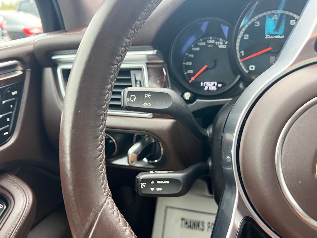 2017 Porsche Macan Image 38