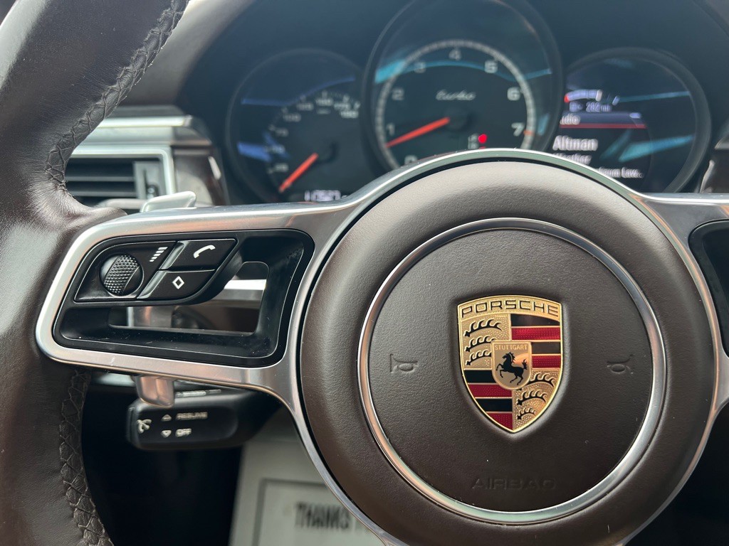 2017 Porsche Macan Image 39