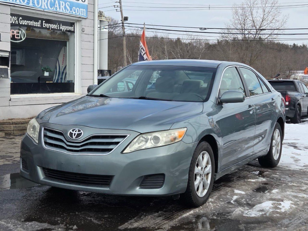 2010 Toyota Camry Image 1
