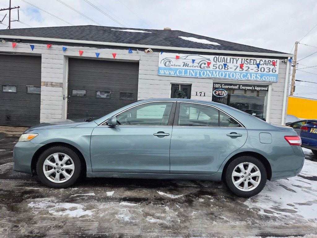 2010 Toyota Camry Image 2