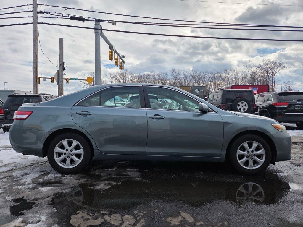 2010 Toyota Camry Image 6