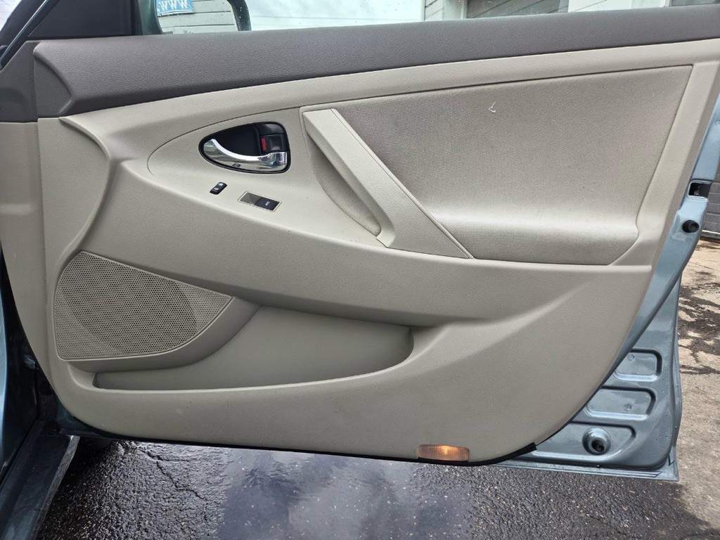 2010 Toyota Camry Image 25