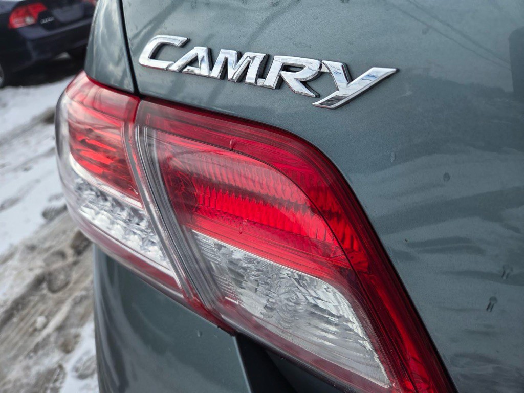 2010 Toyota Camry Image 27