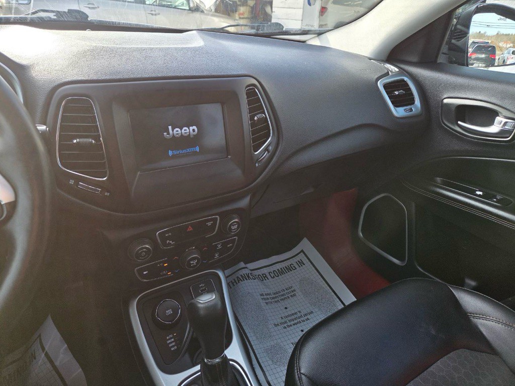 2018 Jeep Compass Image 17