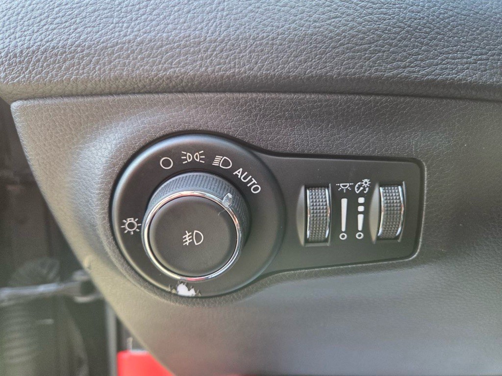 2018 Jeep Compass Image 28