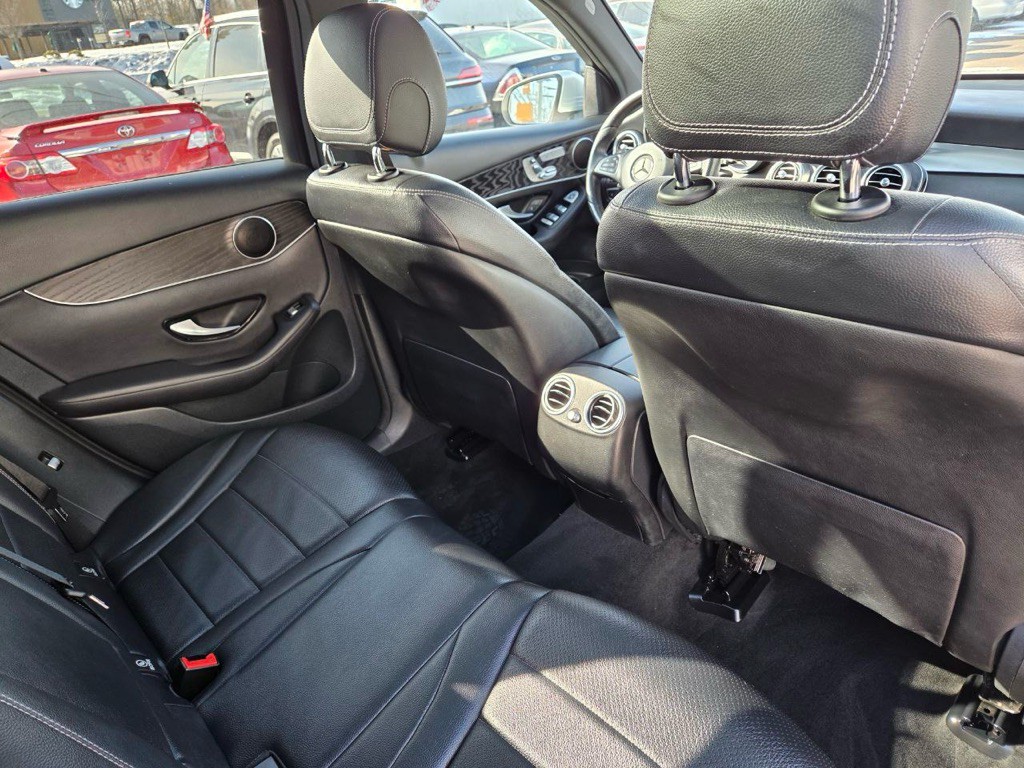 2017 Mercedes-Benz GLC-Class Image 23