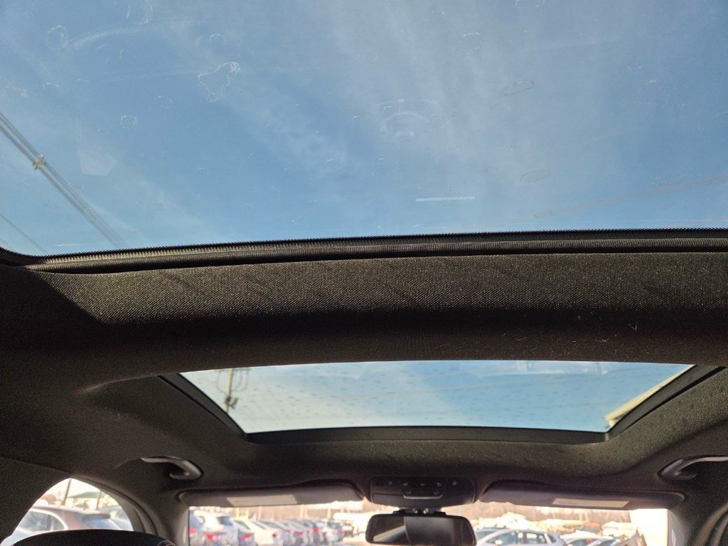 2017 Mercedes-Benz GLC-Class Image 24