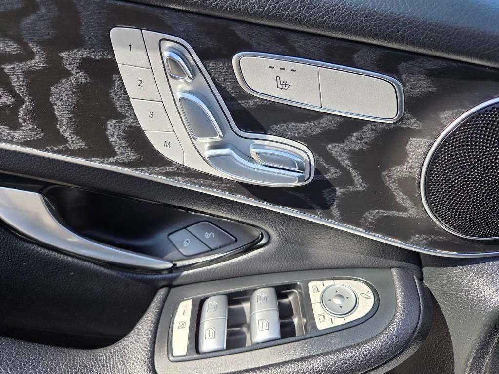 2017 Mercedes-Benz GLC-Class Image 27