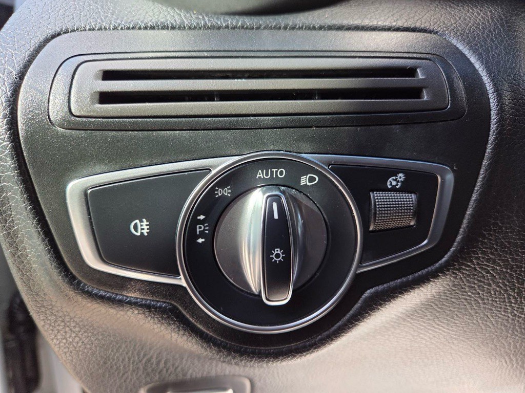 2017 Mercedes-Benz GLC-Class Image 34