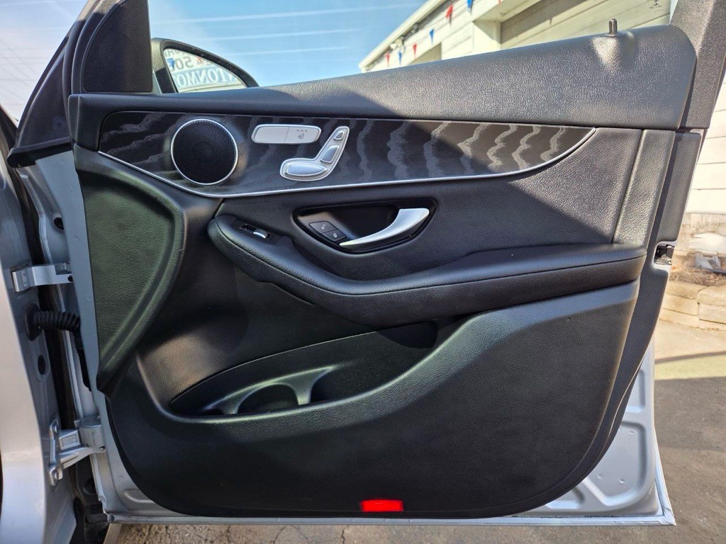 2017 Mercedes-Benz GLC-Class Image 35