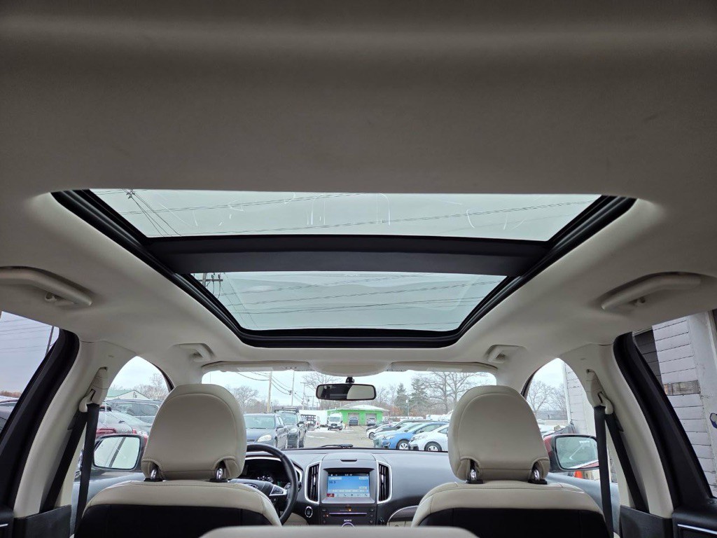 2016 Ford Edge Image 18