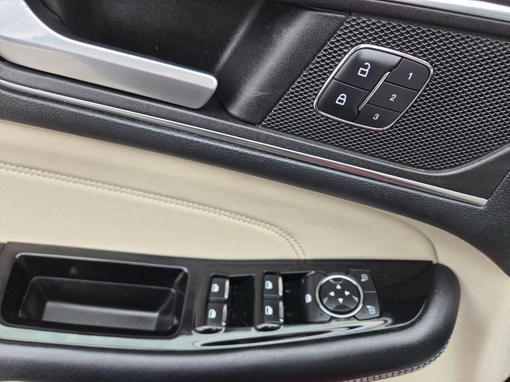 2016 Ford Edge Image 21