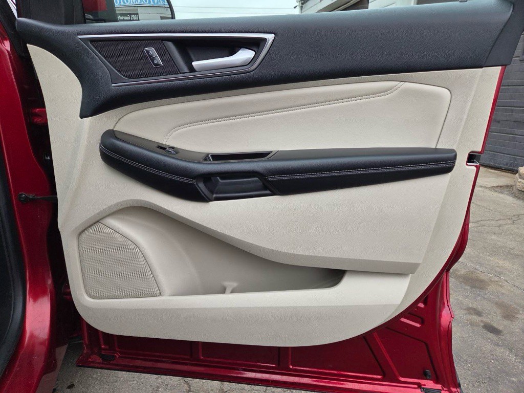 2016 Ford Edge Image 31