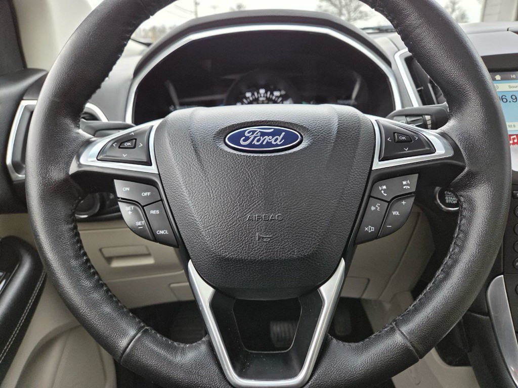 2016 Ford Edge Image 32