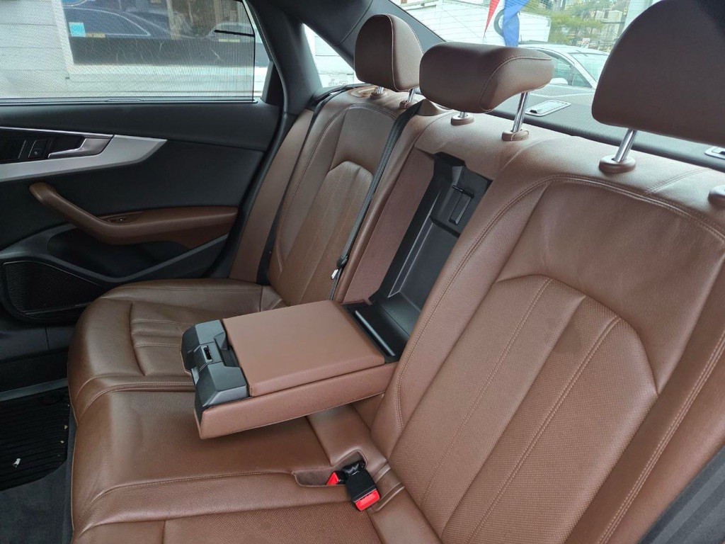 2017 Audi A4 Image 10