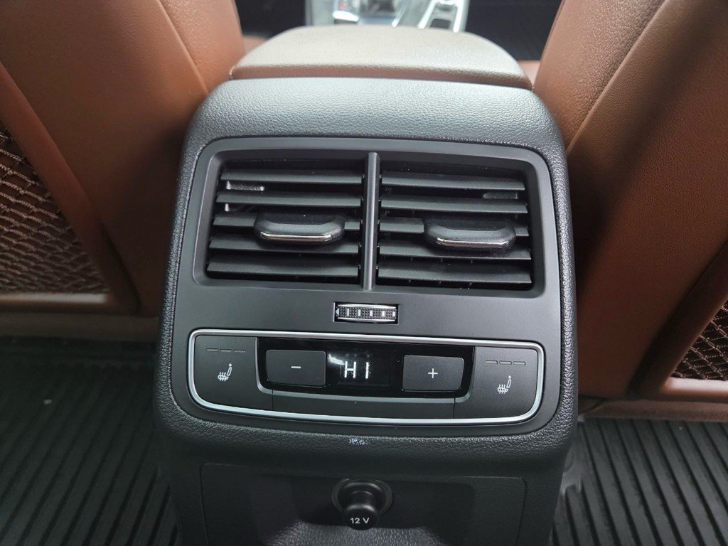 2017 Audi A4 Image 25