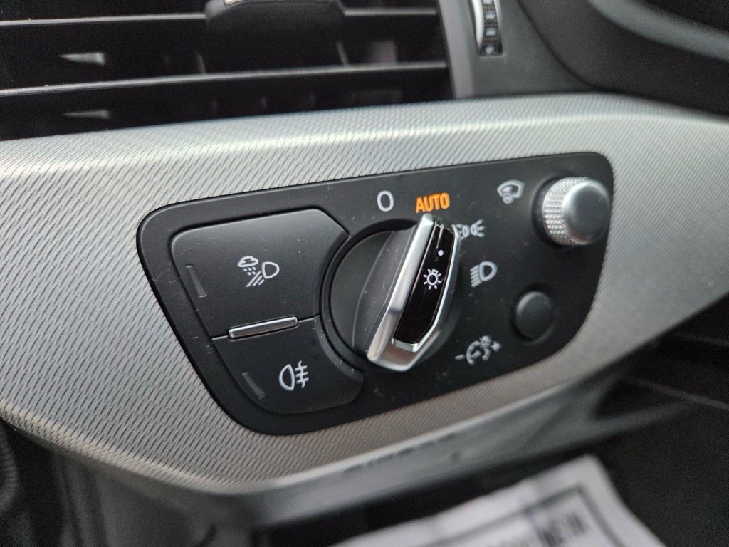 2017 Audi A4 Image 31