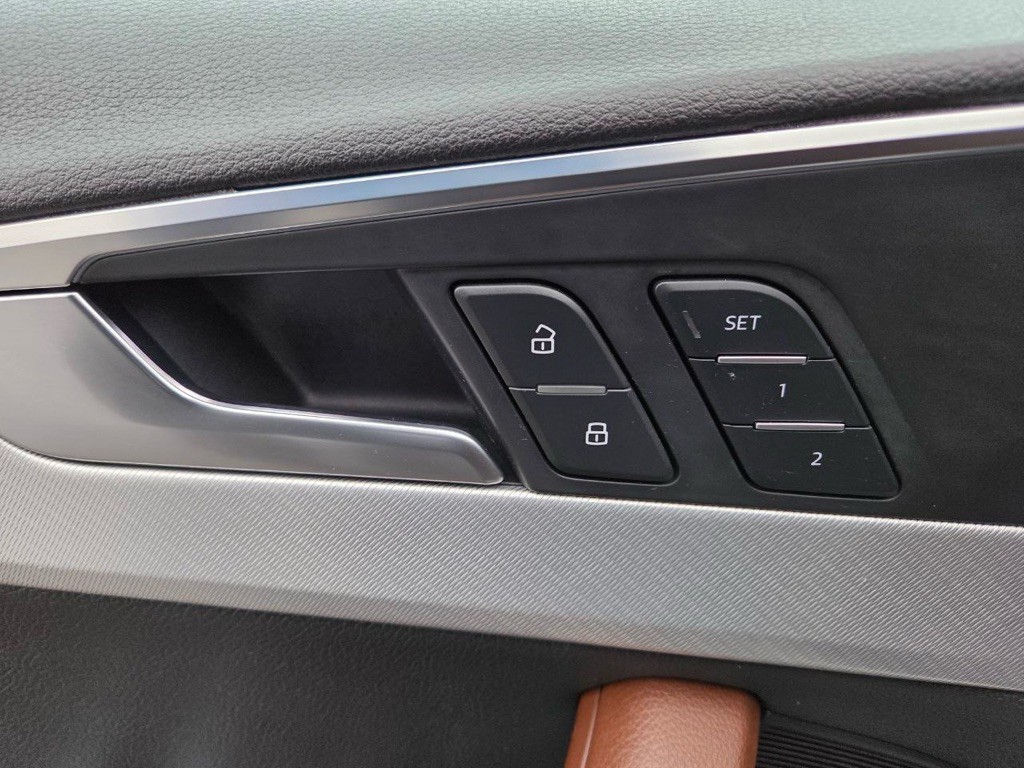 2017 Audi A4 Image 32